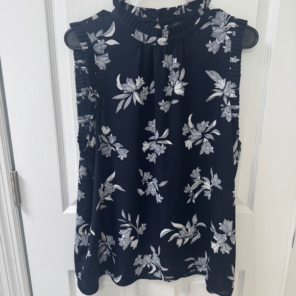Ann Taylor Navy Floral Ruffle Neck Sleeveless Blouse – Size L - Picture 1 of 4